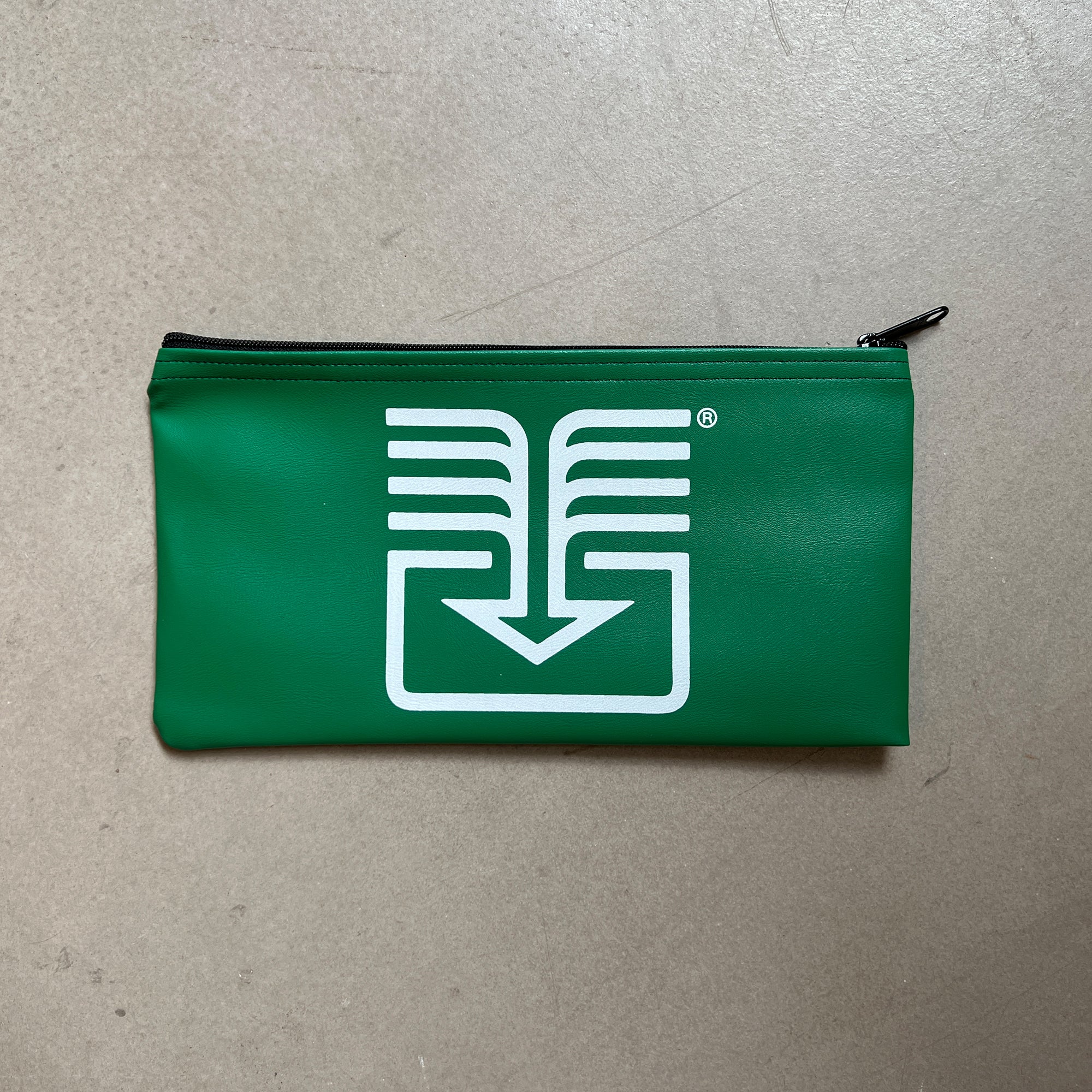 DDC-199 "Creepy Zipper Pouch"