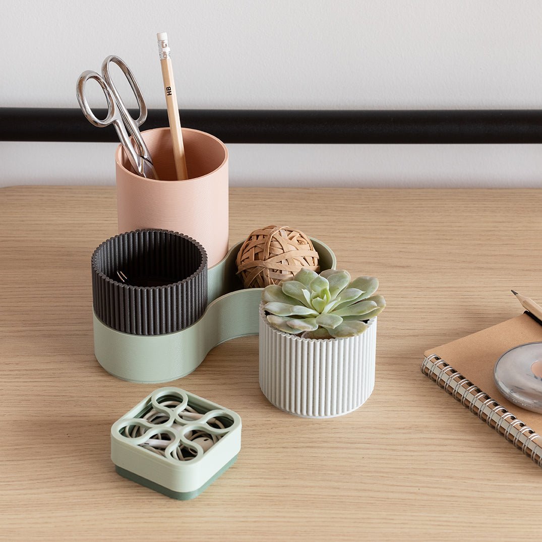 bFRIENDS Desk Pot